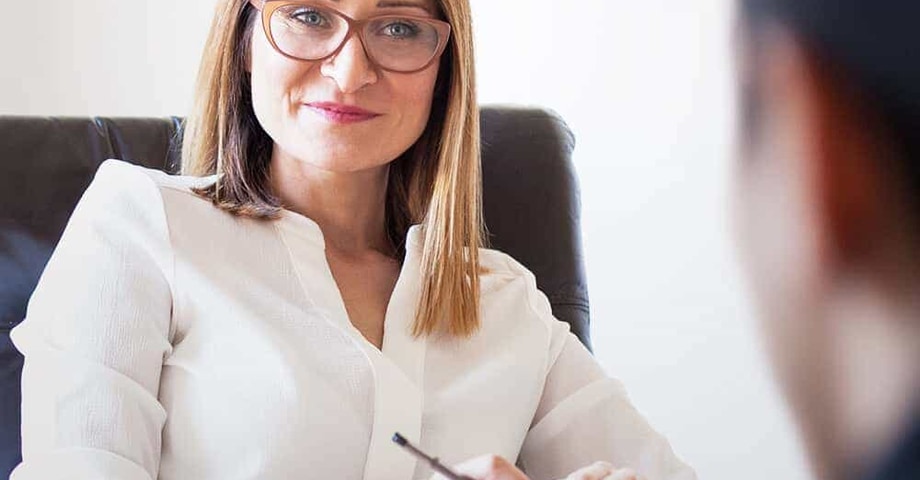 Cómo mejorar su bufete de abogados con una secretaria virtual